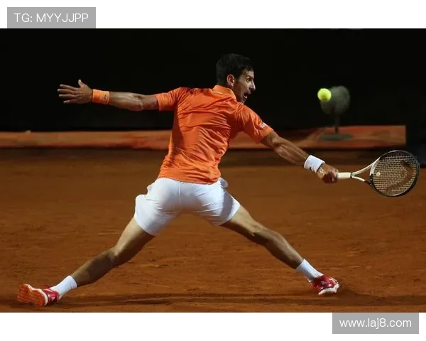 德约科维奇造访C罗网球中心 交换球衣赠送球拍共叙友谊